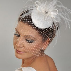 023 SATEN KAPLI TÜYLERLE SÜSLÜ GELİN SAÇ AKSESUARI - Görsel 1