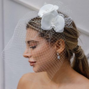 Gelin Saç Aksesuarı / Nikah Düğün Tüllü Çiçekli Beyaz Saç Aksesuarı - Görsel 3